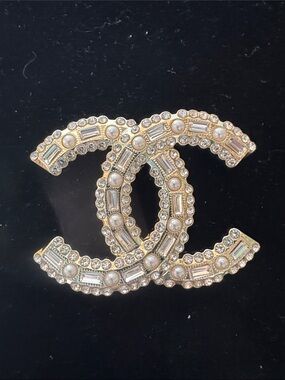 Brooch pin  Gold-Tone Crystal & Pearl Brooch